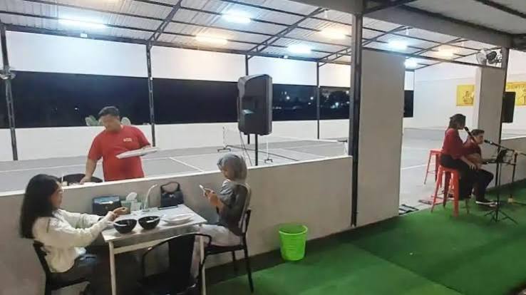 Area duduk Overtime Coffee