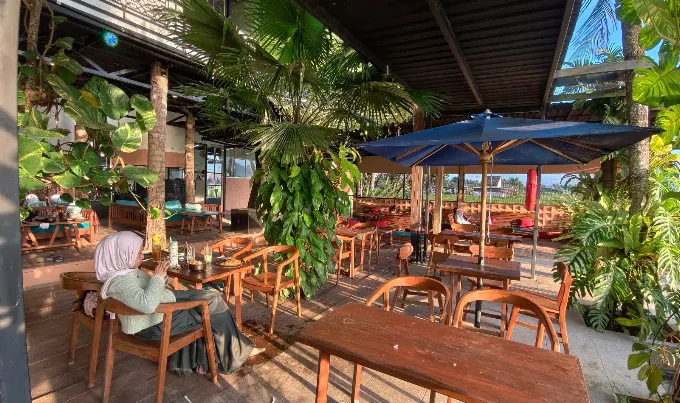 Area duduk LaMerie di siang hari