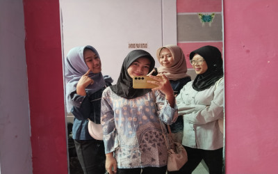 Kamis, 4 Desember 2025