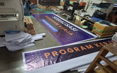 Dokumentasi Proses Kerja Industri Hari ke-63 di Caraka Digital Printing